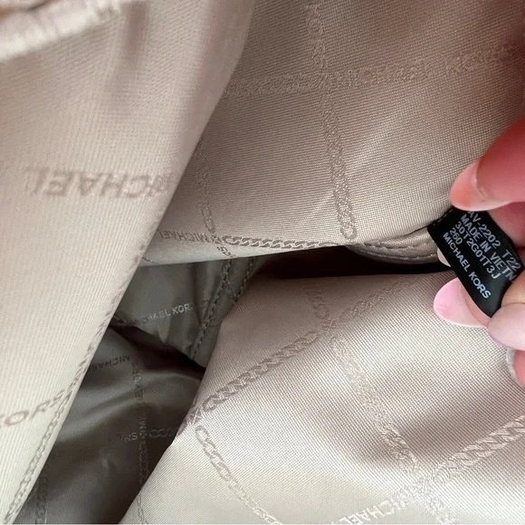 Michael Kors Cream and Tan Tote Bag - Picture 11 of 13